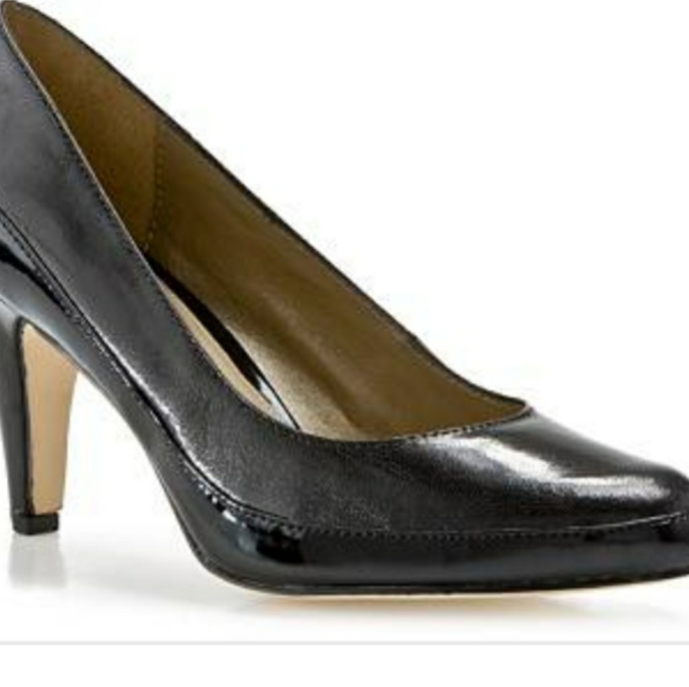 Liz Claiborne leather pumps