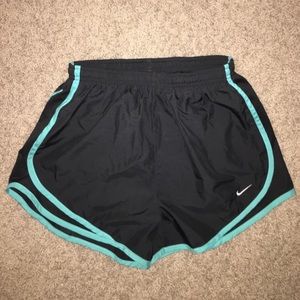 Size Small Black and Green Nike Dri-Fit
