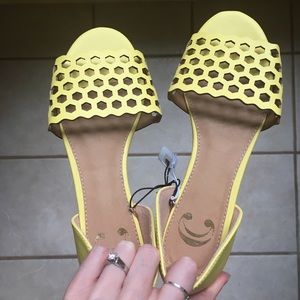 YELLOW RETRO HONEYCOMB FLATS