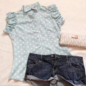 ❤️clearance❤️Polka dots button down shirt