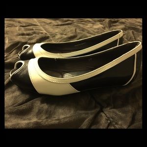 You By Crocs Black and White Flats🎡🎡