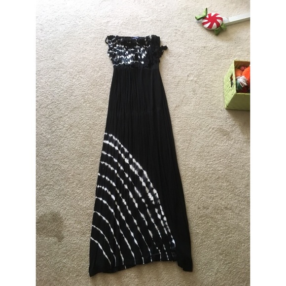 Ocean Drive Dresses & Skirts - Maxi black and white tie dye dress