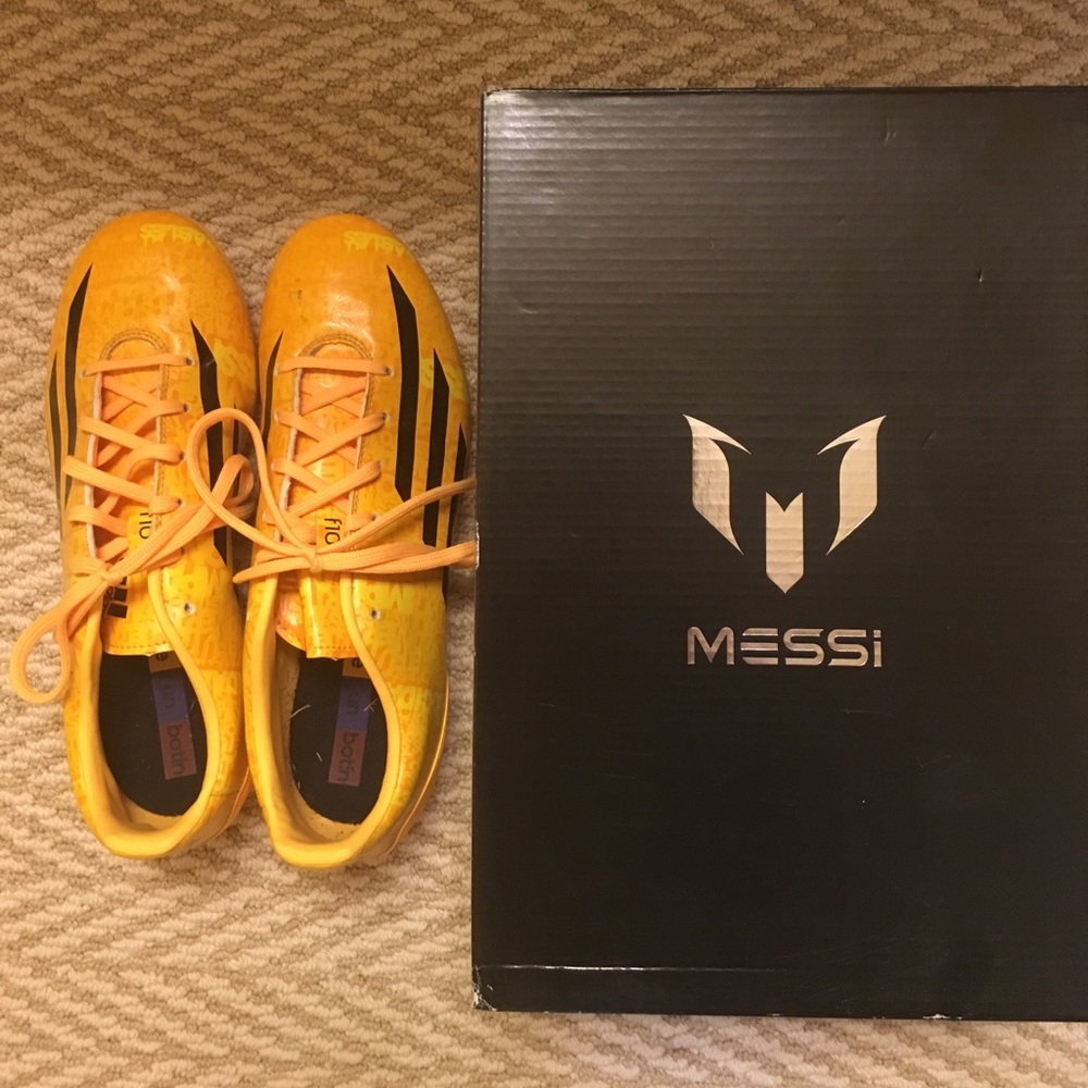 Soccer cleats