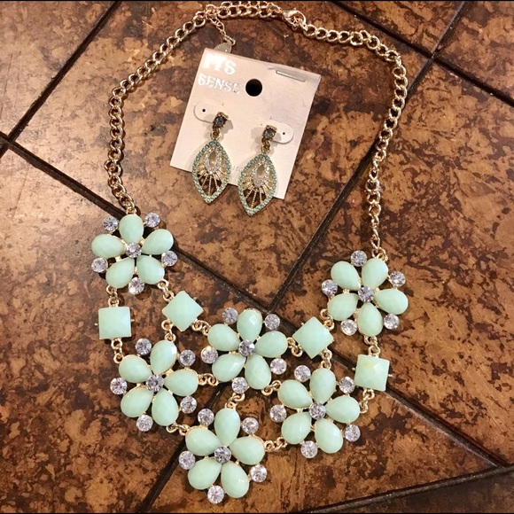 Floral Statement Necklace and Earring Set - Picture 1 of 4