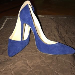 Blues velvet heels.