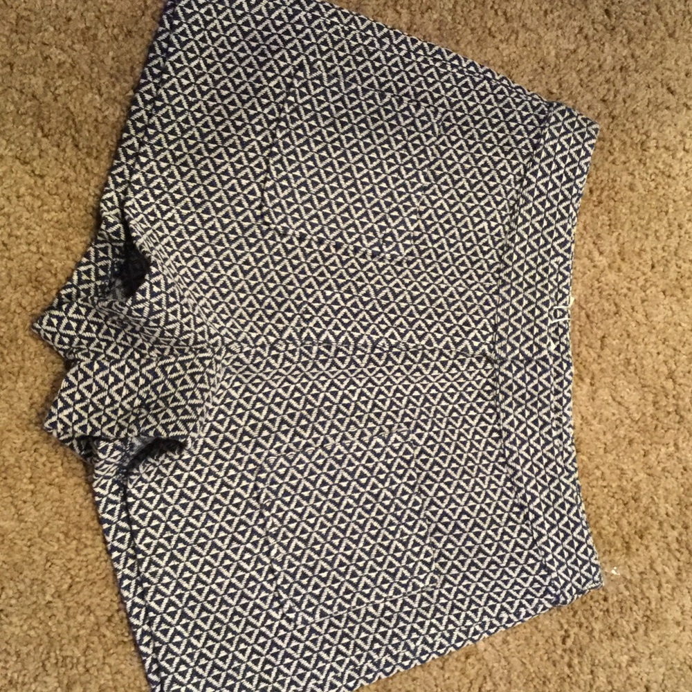 High Waisted Geometric Print Shorts - Picture 4 of 4