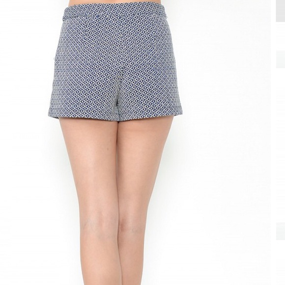 High Waisted Geometric Print Shorts - Picture 2 of 4