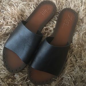 Zigi Artisan flat sandal