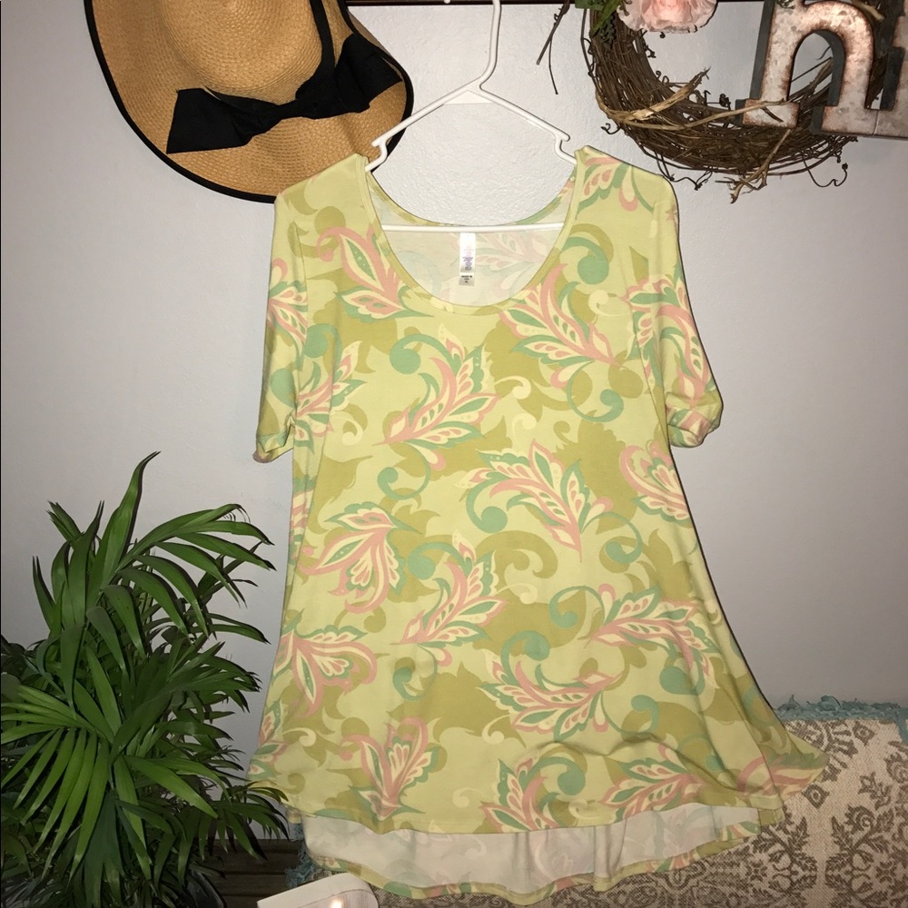 Oh So pretty LuLaRoe Perfect T