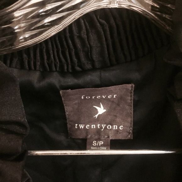 Forever 21 Ruffle-Trim Short Sleeve Bolero - Picture 3 of 4