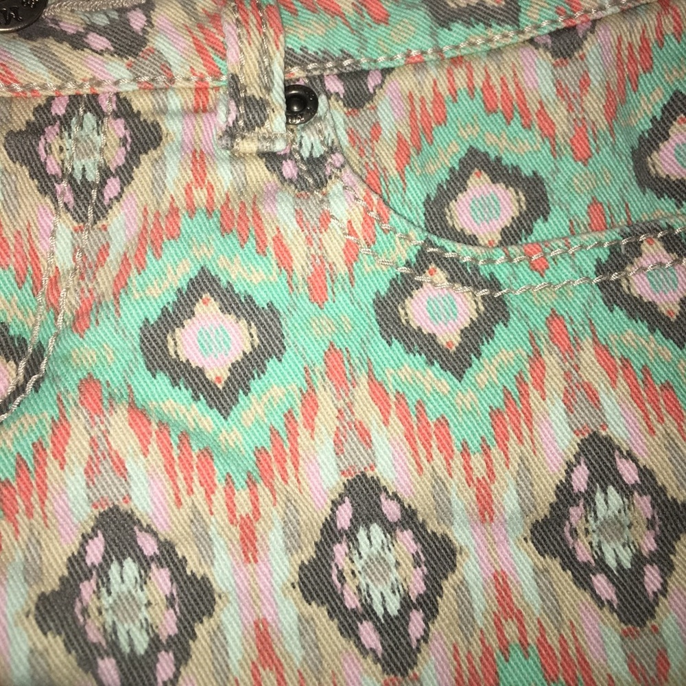 Cute patterned shorts - Picture 2 of 3