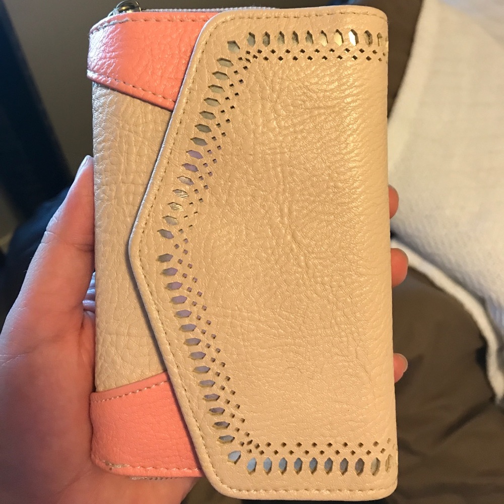 Jessica Simpson pink wristlet