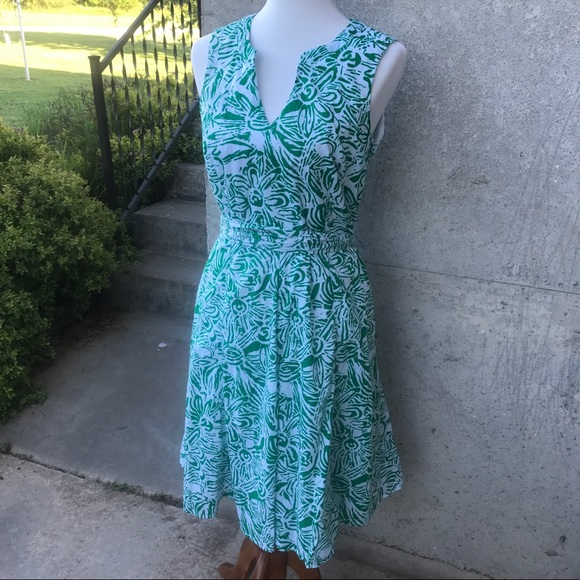 Dresses & Skirts - Green and white floral sundress!