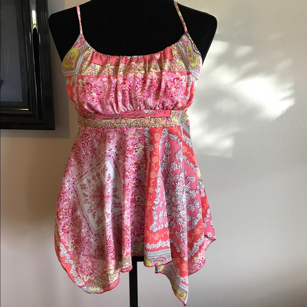 Cute summer top! Adjustable straps.