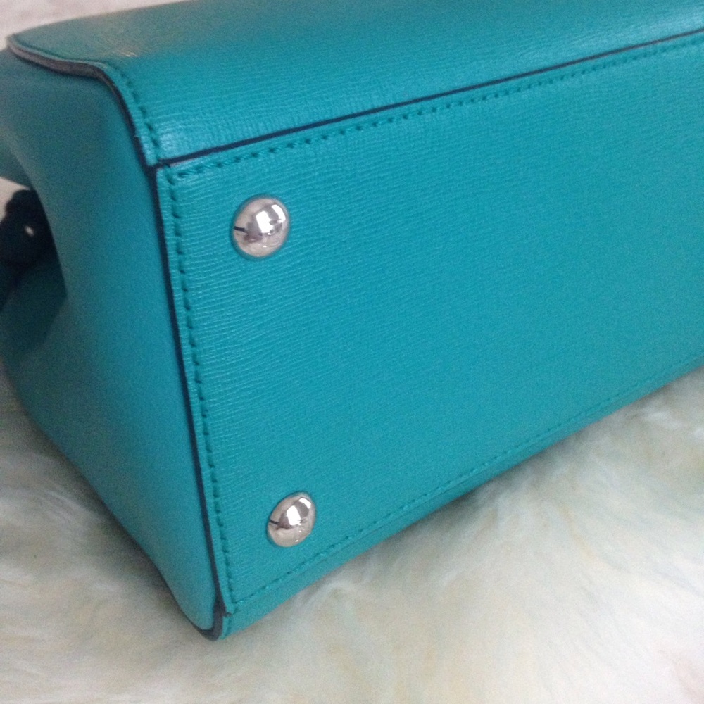 Fendi petit 2jours🌸 - Picture 5 of 16
