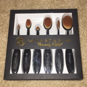 Contour brushes