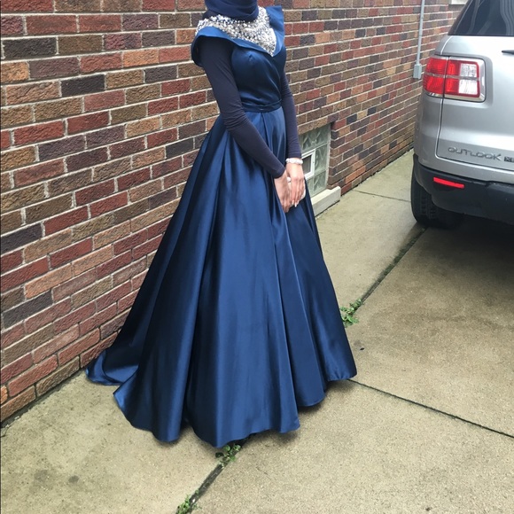 Navy blue ball gown prom dress, detailed from top - Picture 5 of 6