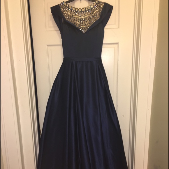 Navy blue ball gown prom dress, detailed from top - Picture 2 of 6