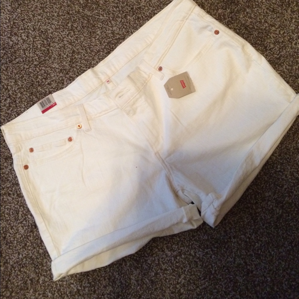 Levi's white denim shorts size 33 (16) stretchy!