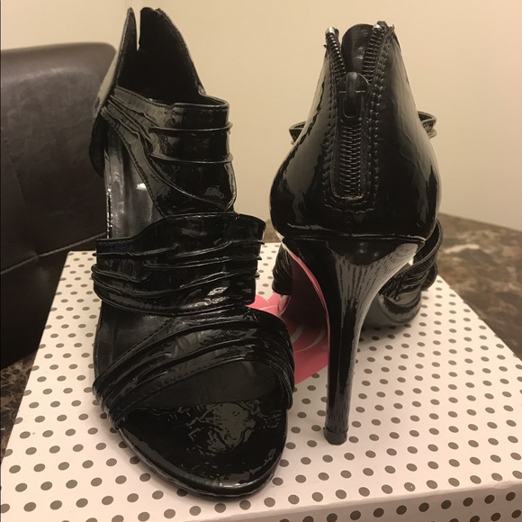 Heels - Picture 2 of 3