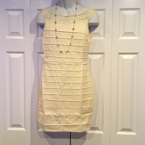 Trim Collar Sheath Style Ivory dress - Picture 4 of 8