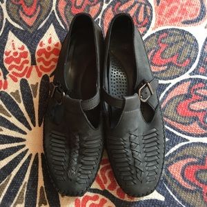 Grey leather buckle shoes