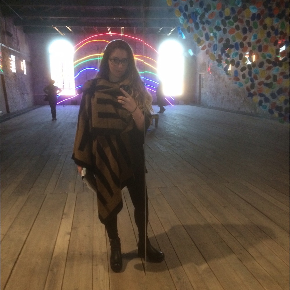 Meet your Posher, Eve