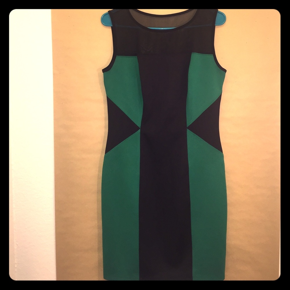 Hugs All The Right Curves