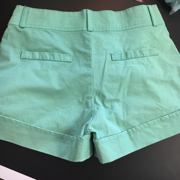 Green Short Shorts - Picture 6 of 8