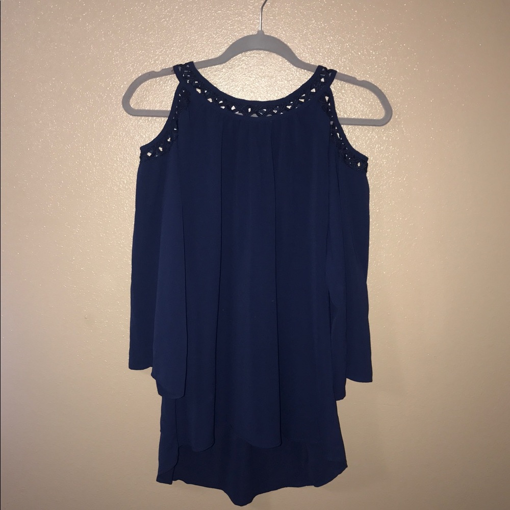 Open shoulder, 3/4 sleeve top