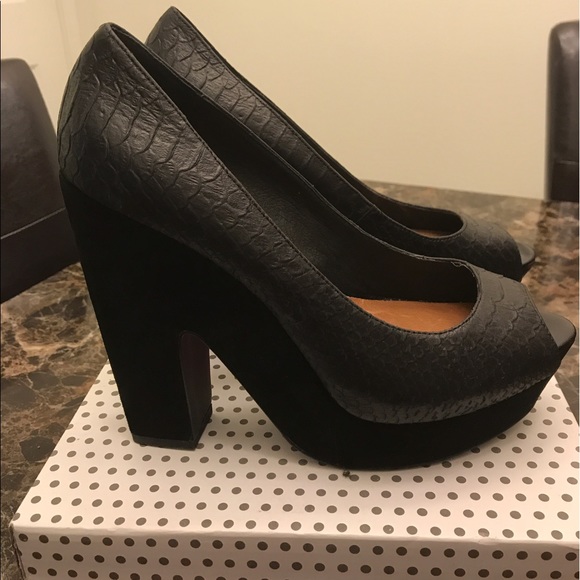 Shoes - Picture 2 of 3