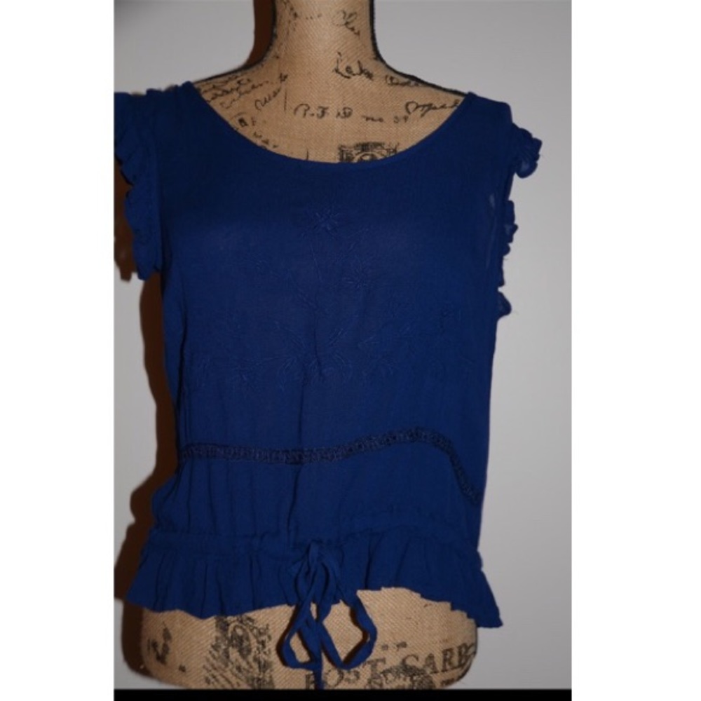 BETWEEN ME & YOU Blue Blouse With Detailed Etching
