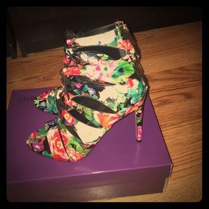 NEW Madden Girl floral laceup  Heels