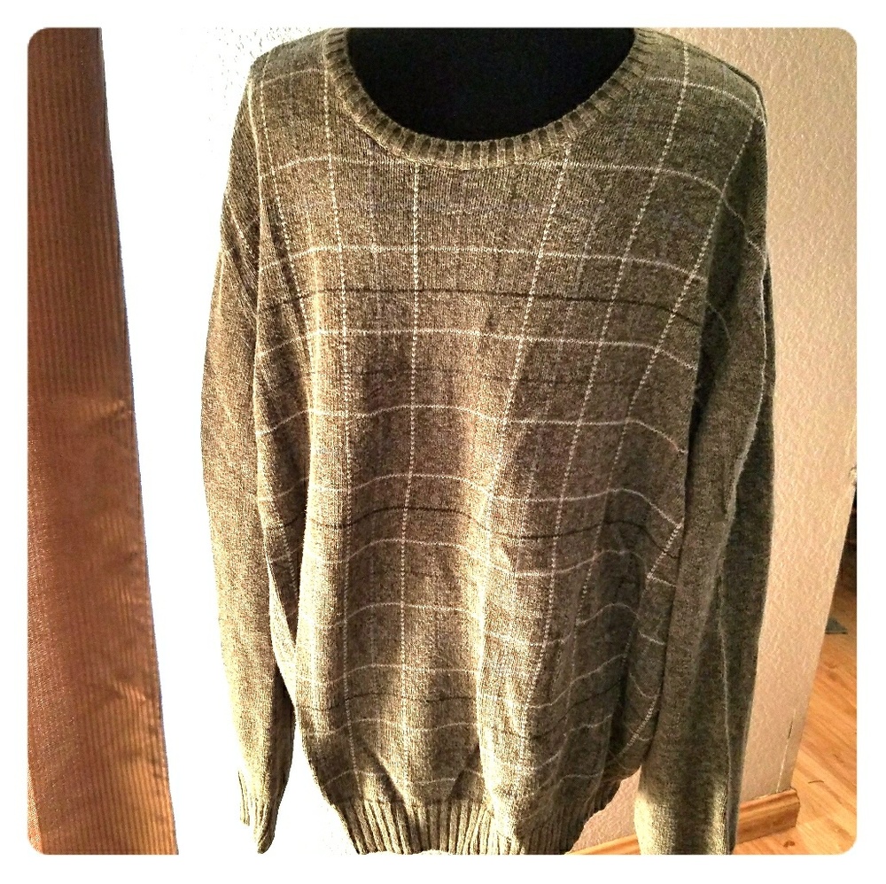 Men's light weight sweater