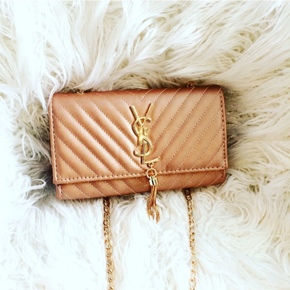 Champagne YSL cross-body purse 👑