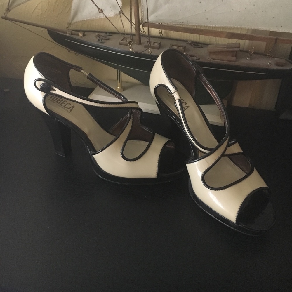 Size 7.5  Tribeca by Kenneth Cole gently worn heel