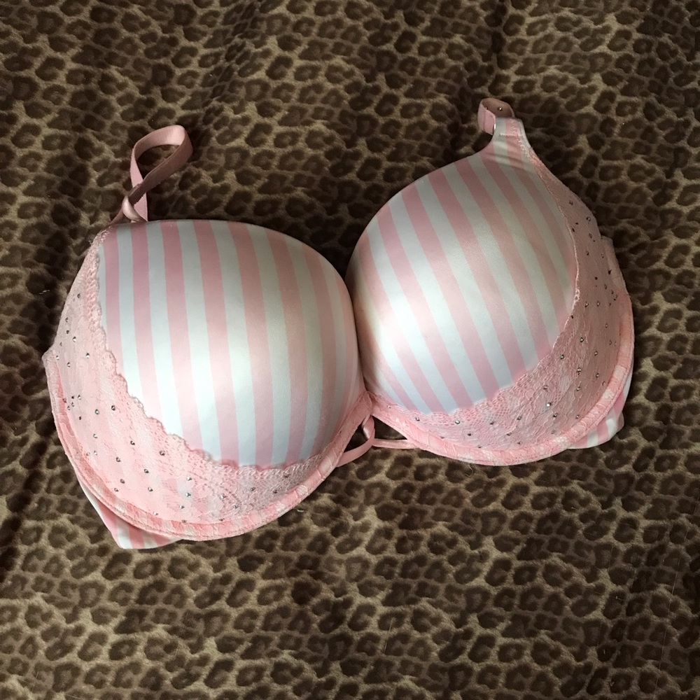 36DD new without tags bombshell bra! Original VS