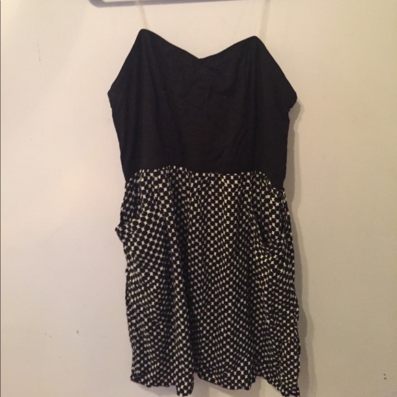 Xhilaration Dresses & Skirts - JUNIORS STRAPLESS DRESS