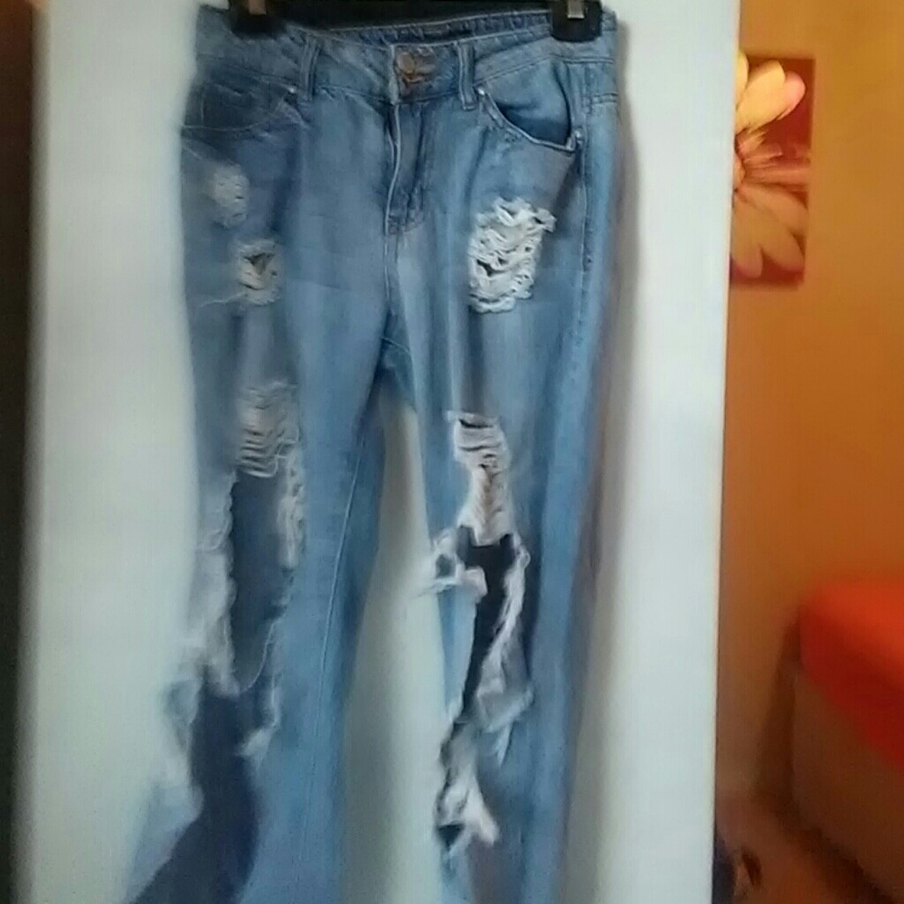 High waisted ripped jeans