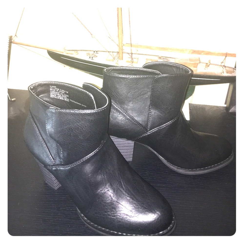 Ankle boogie size 7.5 Never worn