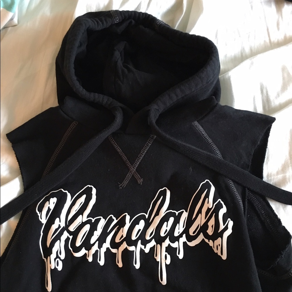 ECKŌ UNLTD. Sleeveless hoodie.