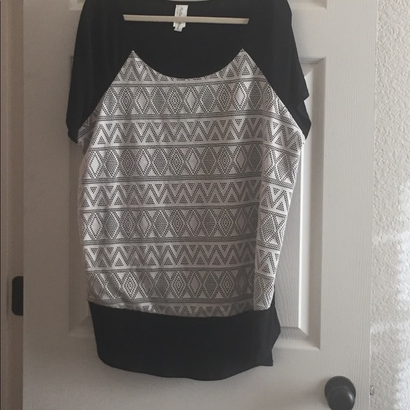 Tops - Short Sleeve Top w/ Cute Detail