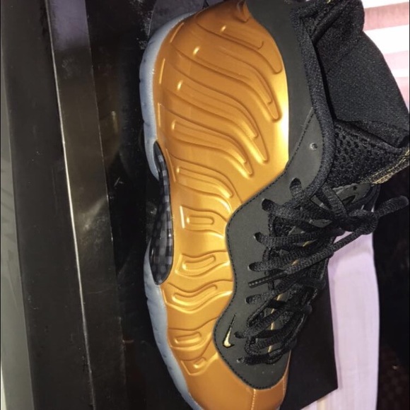 Brand new black & gold Nike little posite size 6y - Picture 2 of 4