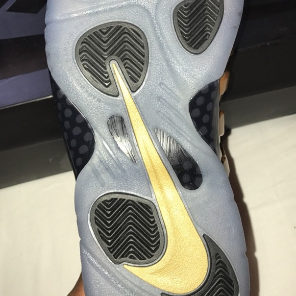 Brand new black & gold Nike little posite size 6y - Picture 3 of 4