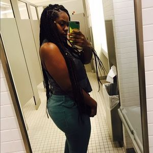 Meet your Posher, Nia