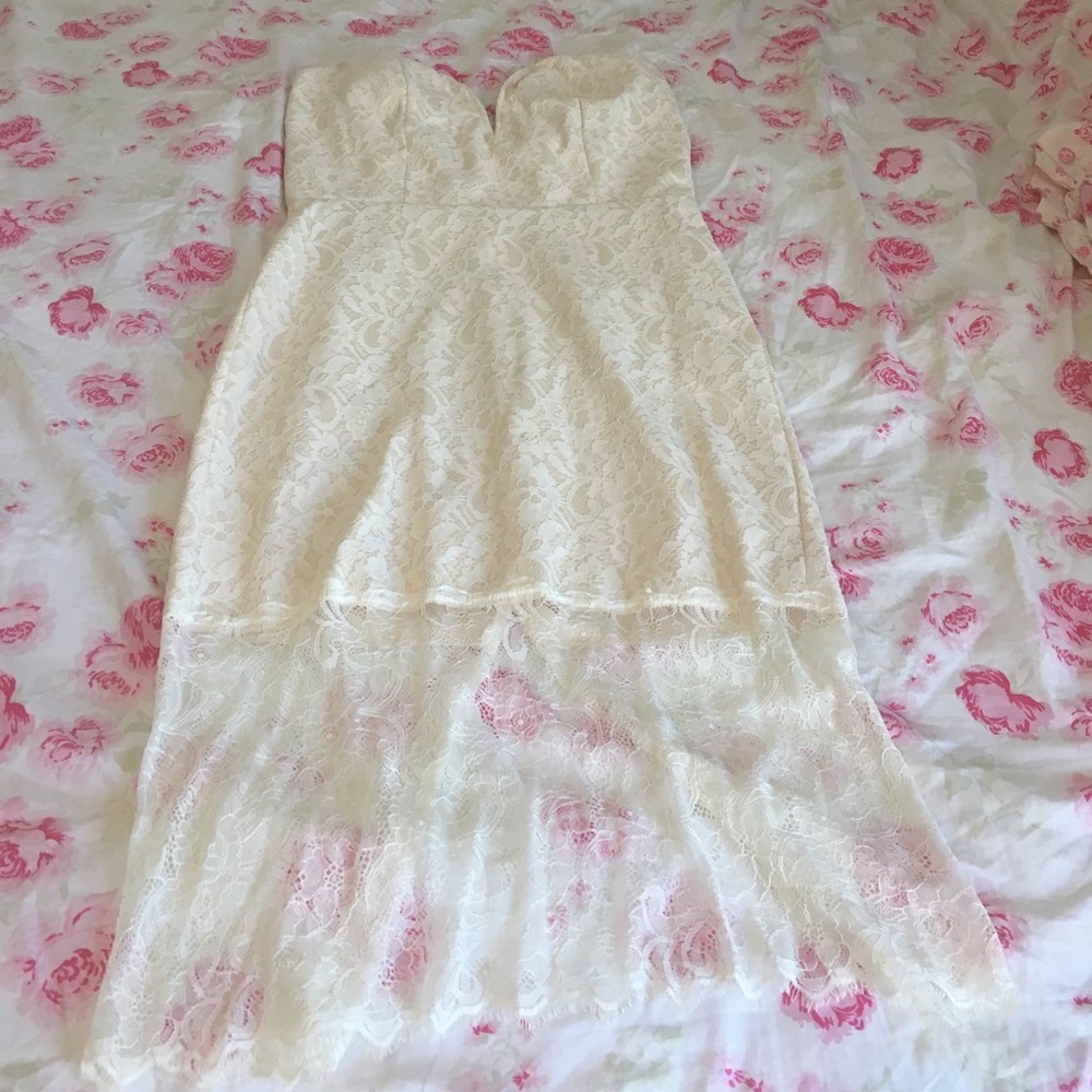 Lace sweetheart strapless dress