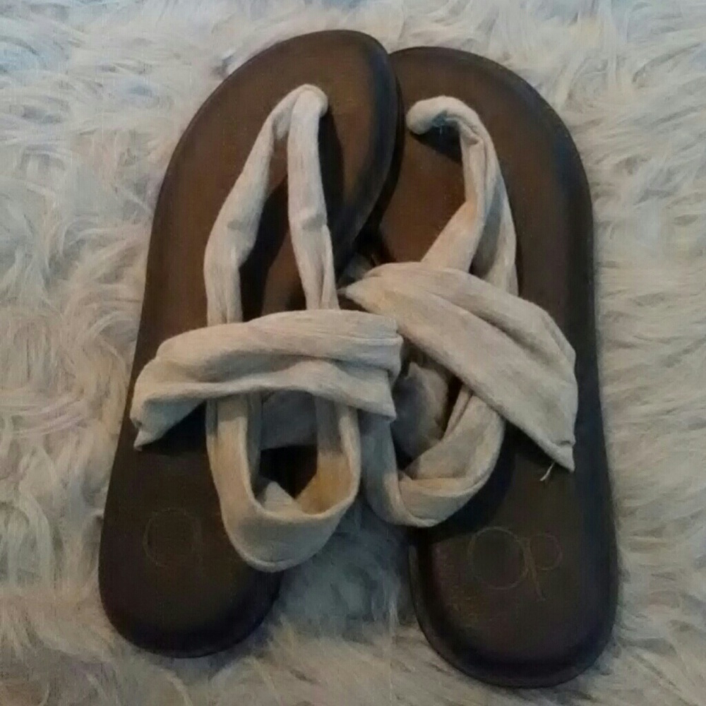 Black and gray sandals