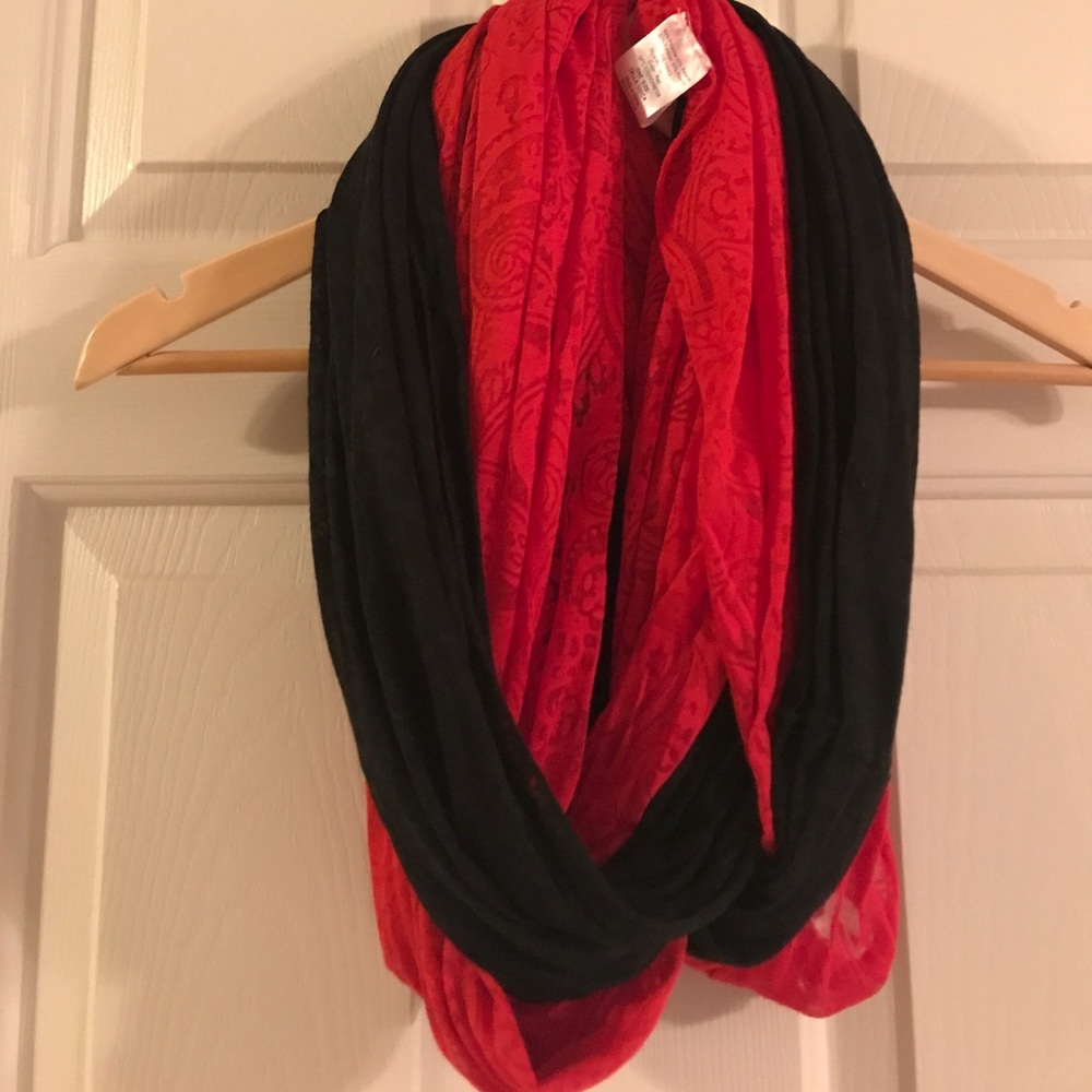 Bundle of 2 infinity scarves!