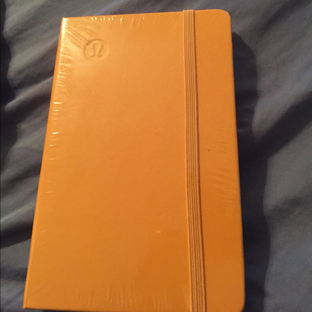 Lululemon mini note book ♏️ sold