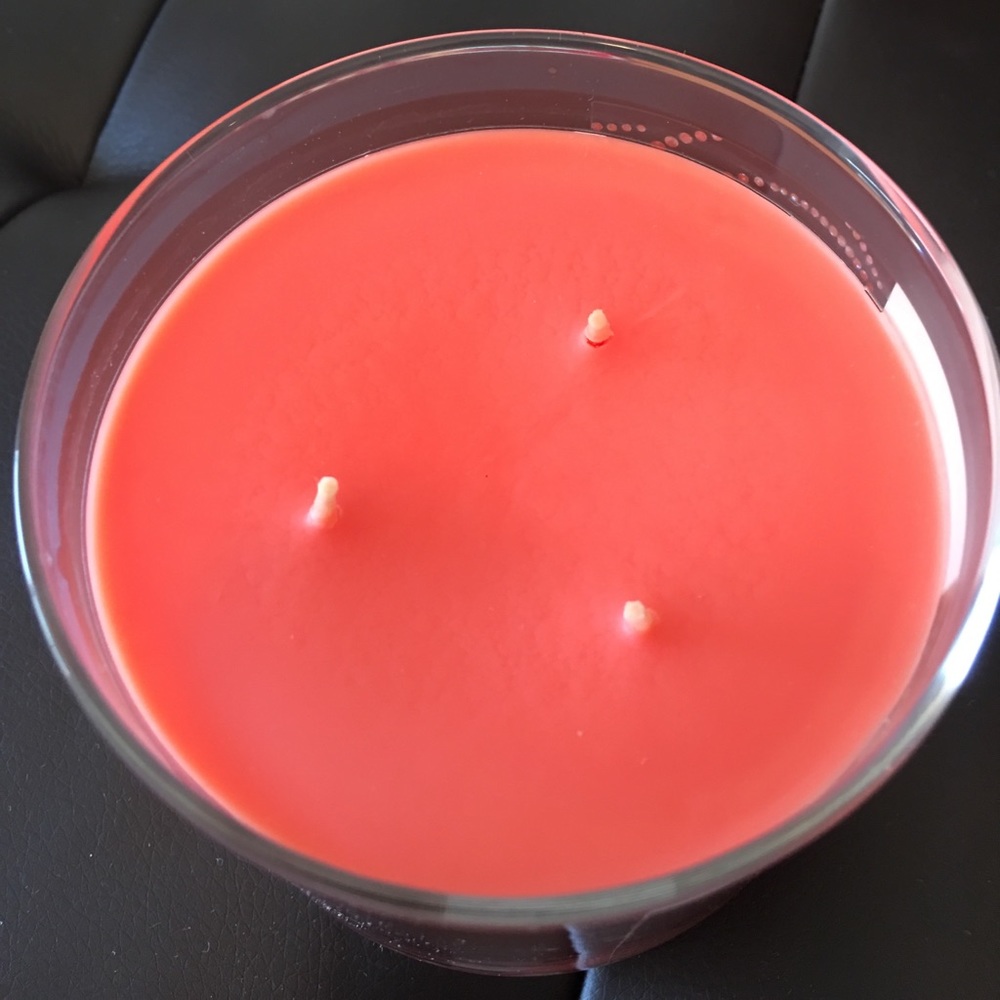 Sunny Coconut 3-wick candle! - Picture 3 of 4